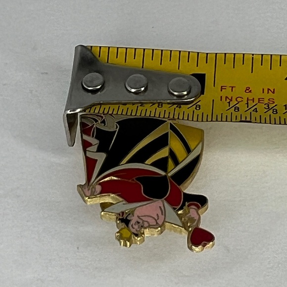 Disney Pin Queen of Hearts Alice in Wonderland 1999 Vintage - Picture 5 of 5